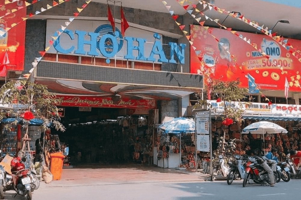 Local insights offer helpful tips to make your Han Market visit smoother and more budget-friendly